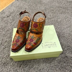 L'Artiste Women's Tan Floral Ankle Booties